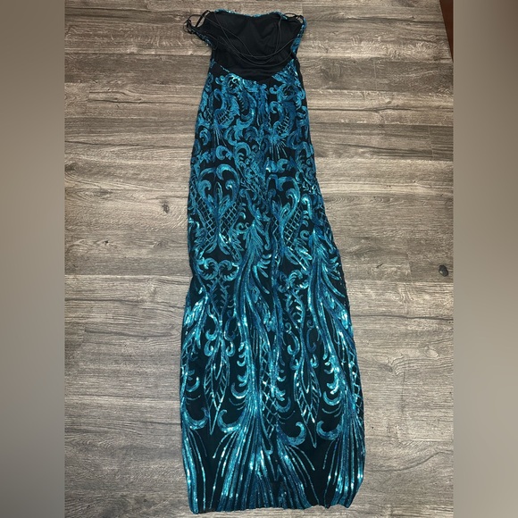 Elegant Teal Maxi Dress with Slit - Picture 6 of 10
